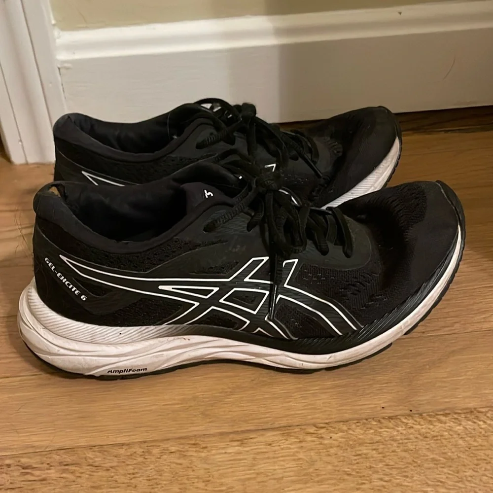 ASICS sneakers - Picture 1 of 3